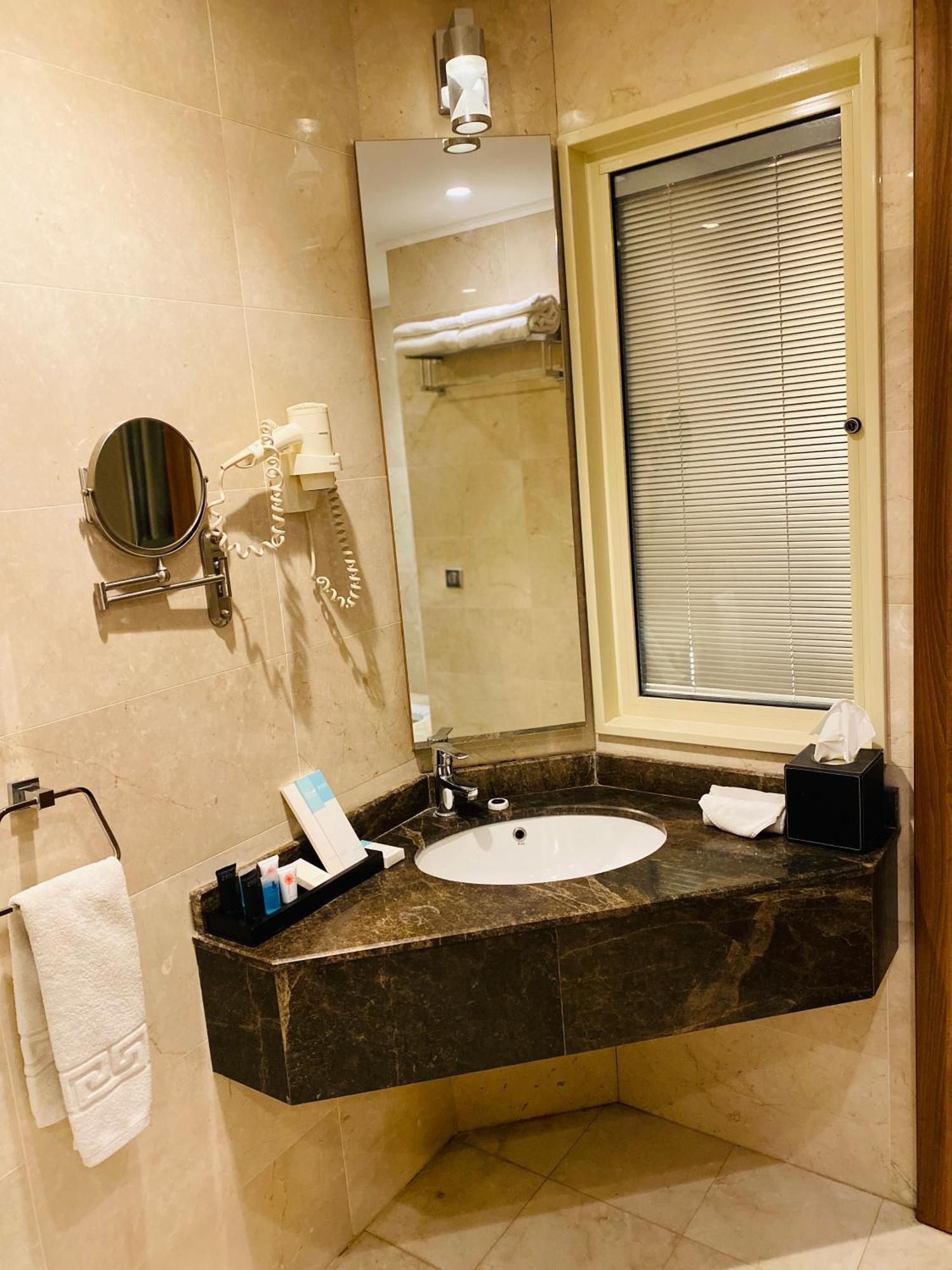 Karbala Rayhaan Hotel & Suites Buitenkant foto